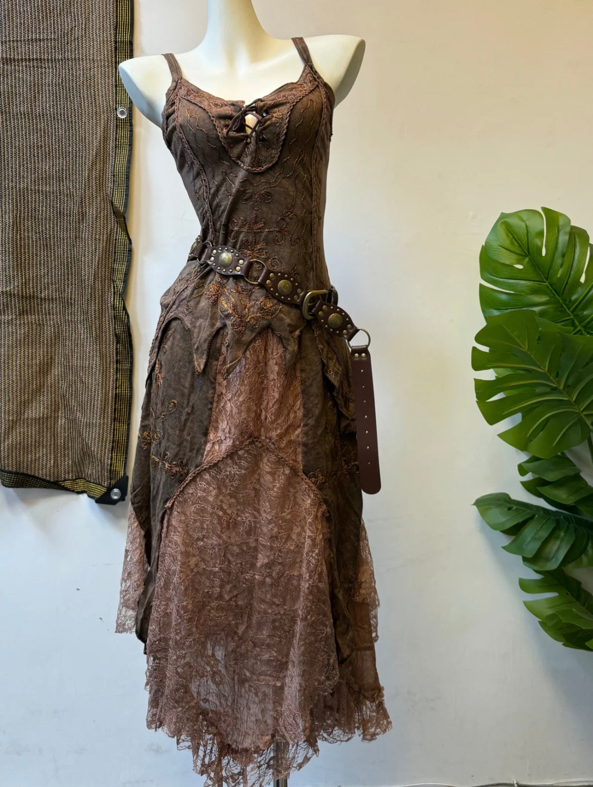 【Milk Tea Elf】Embroidered Elf Camisole & Lace Midi Skirt (Final Sale / No Returns or Exchanges)